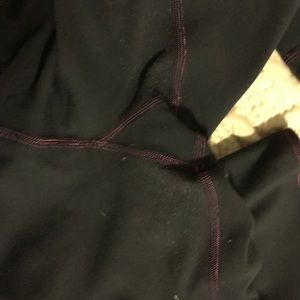 Lululemon size 6 Wunder under black